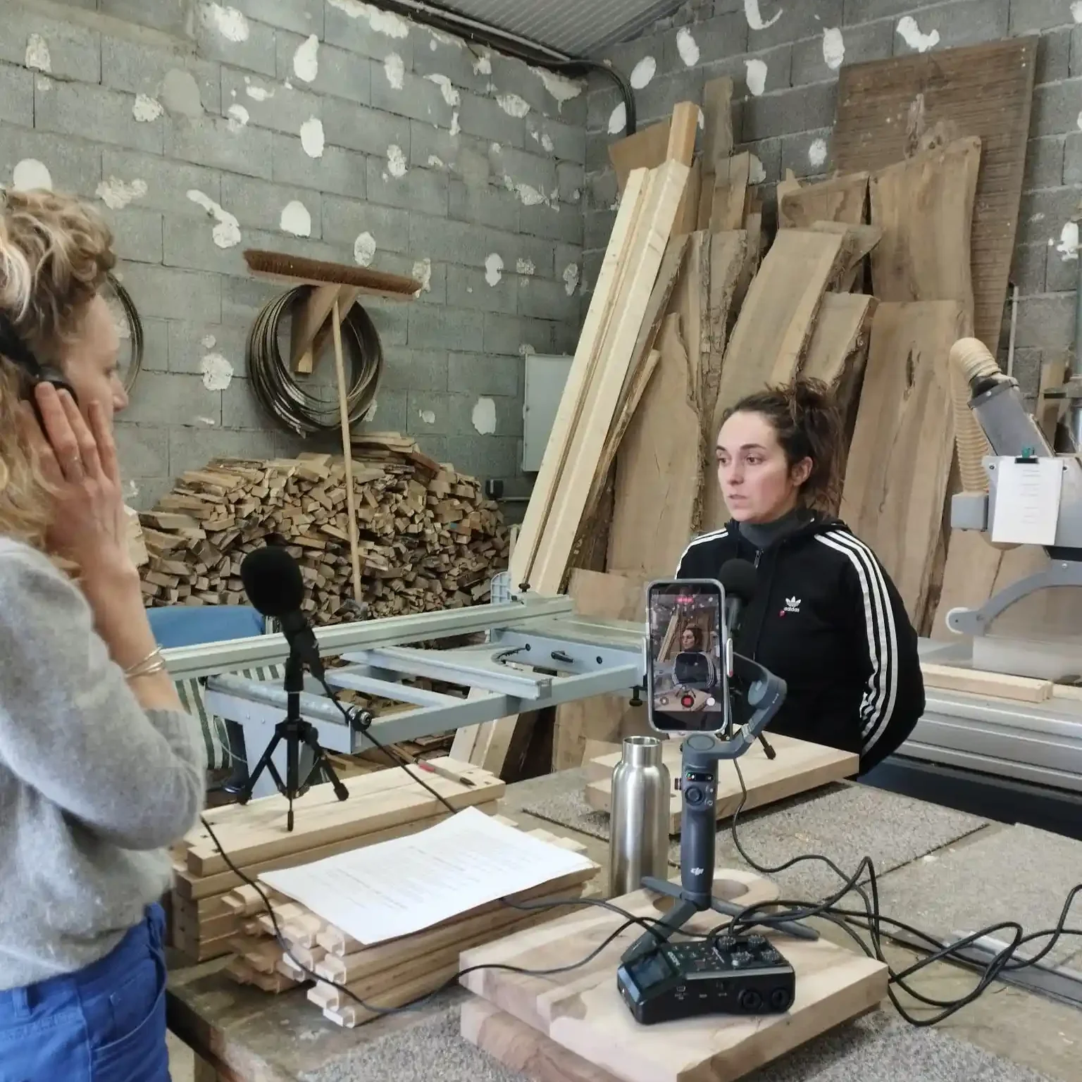 photo dans l'atelier d'ébénisterie de Lili Linget