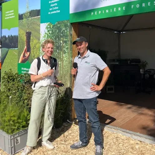 photo avec Loïc Iffat pépineriste chez Forelite
